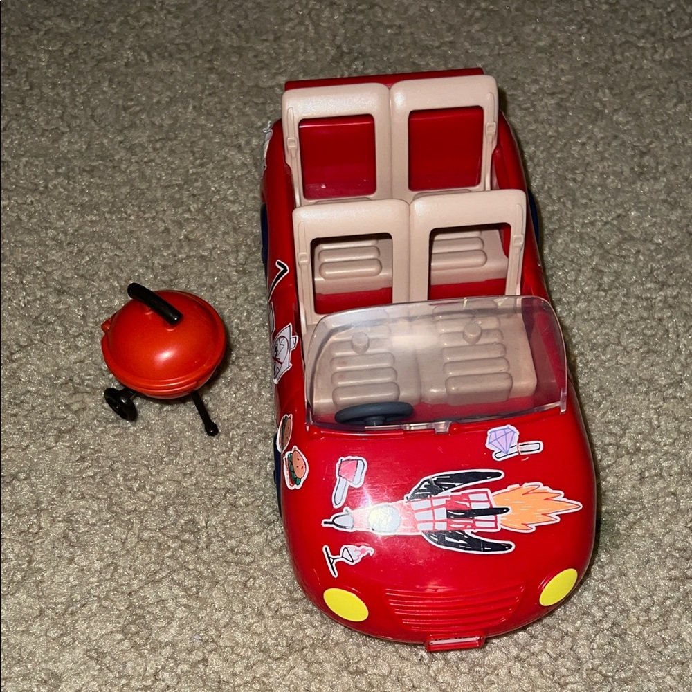 BLUEY Red Convertible Toy Car with Grill Set